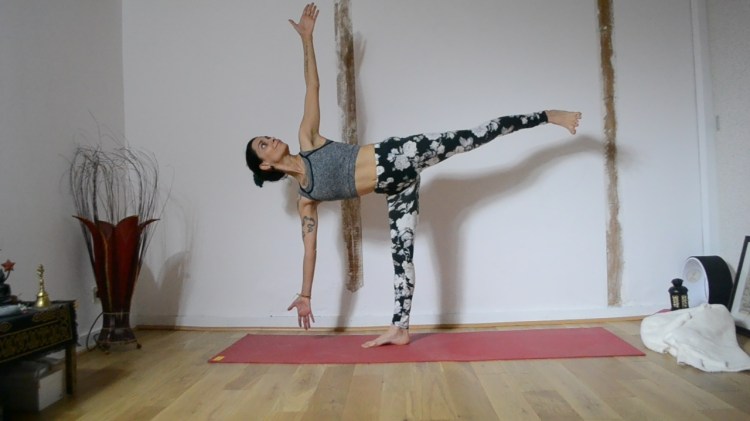 Ardha Chandrasana